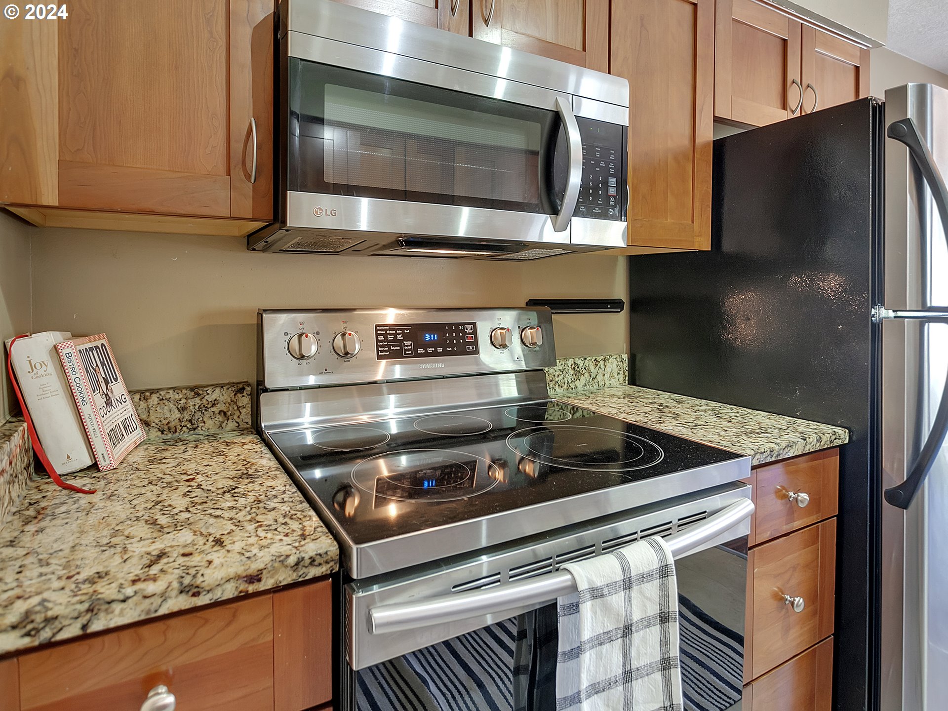 2531 Southwest Spring Garden Street, Unit 16 Portland, OR 97219 - Photo 13 of 36 Gallery Image 13