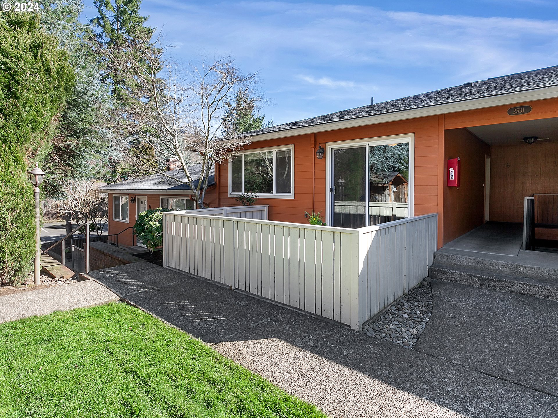 2531 Southwest Spring Garden Street, Unit 16 Portland, OR 97219 - Photo 32 of 36 Gallery Image 32