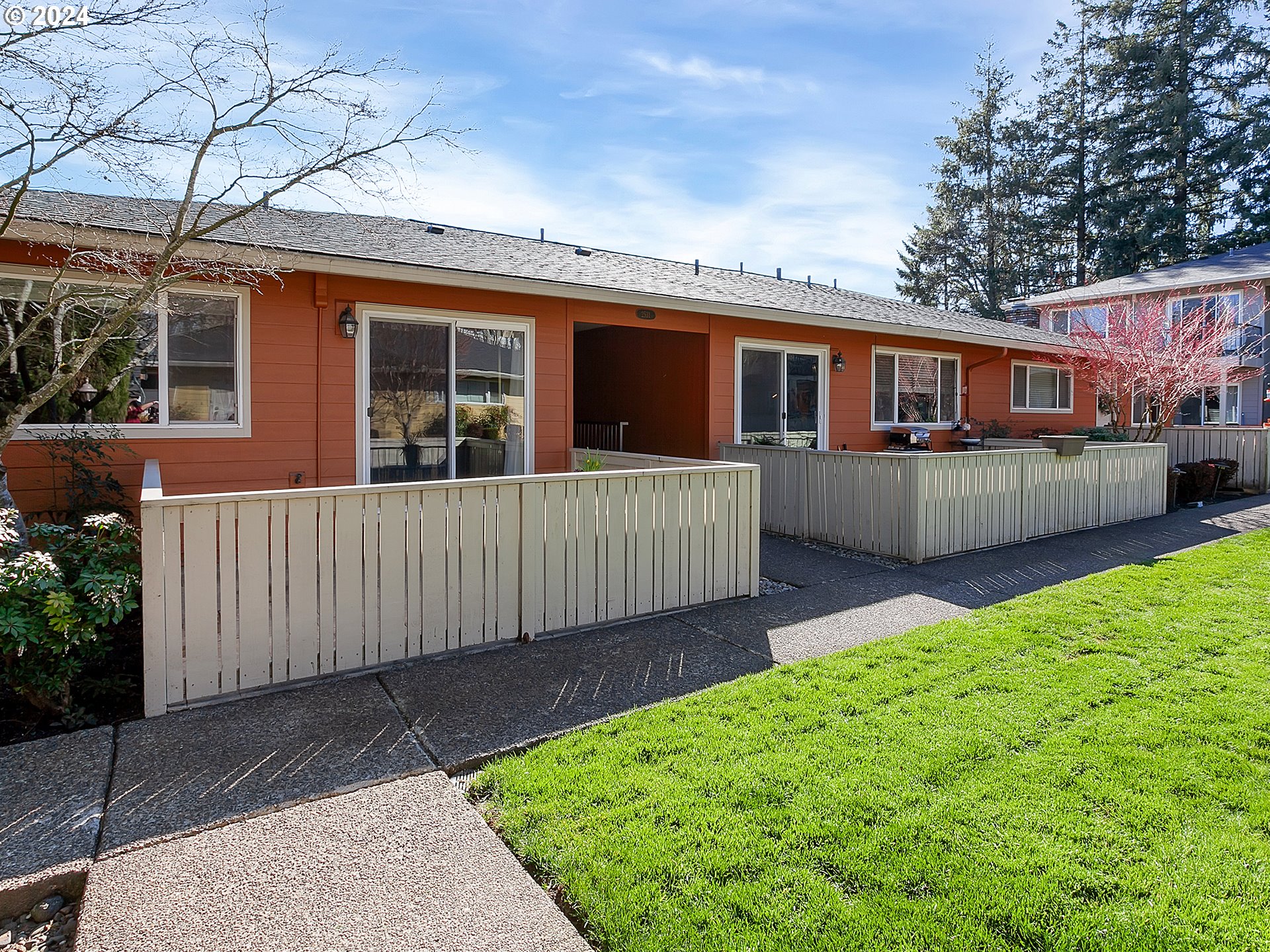 2531 Southwest Spring Garden Street, Unit 16 Portland, OR 97219 - Photo 33 of 36 Gallery Image 33