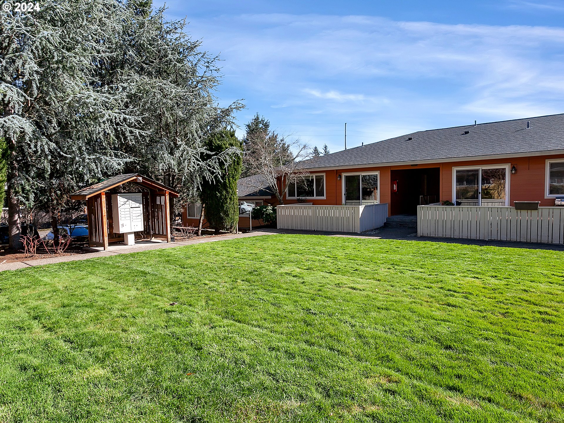 2531 Southwest Spring Garden Street, Unit 16 Portland, OR 97219 - Photo 35 of 36 Gallery Image 35