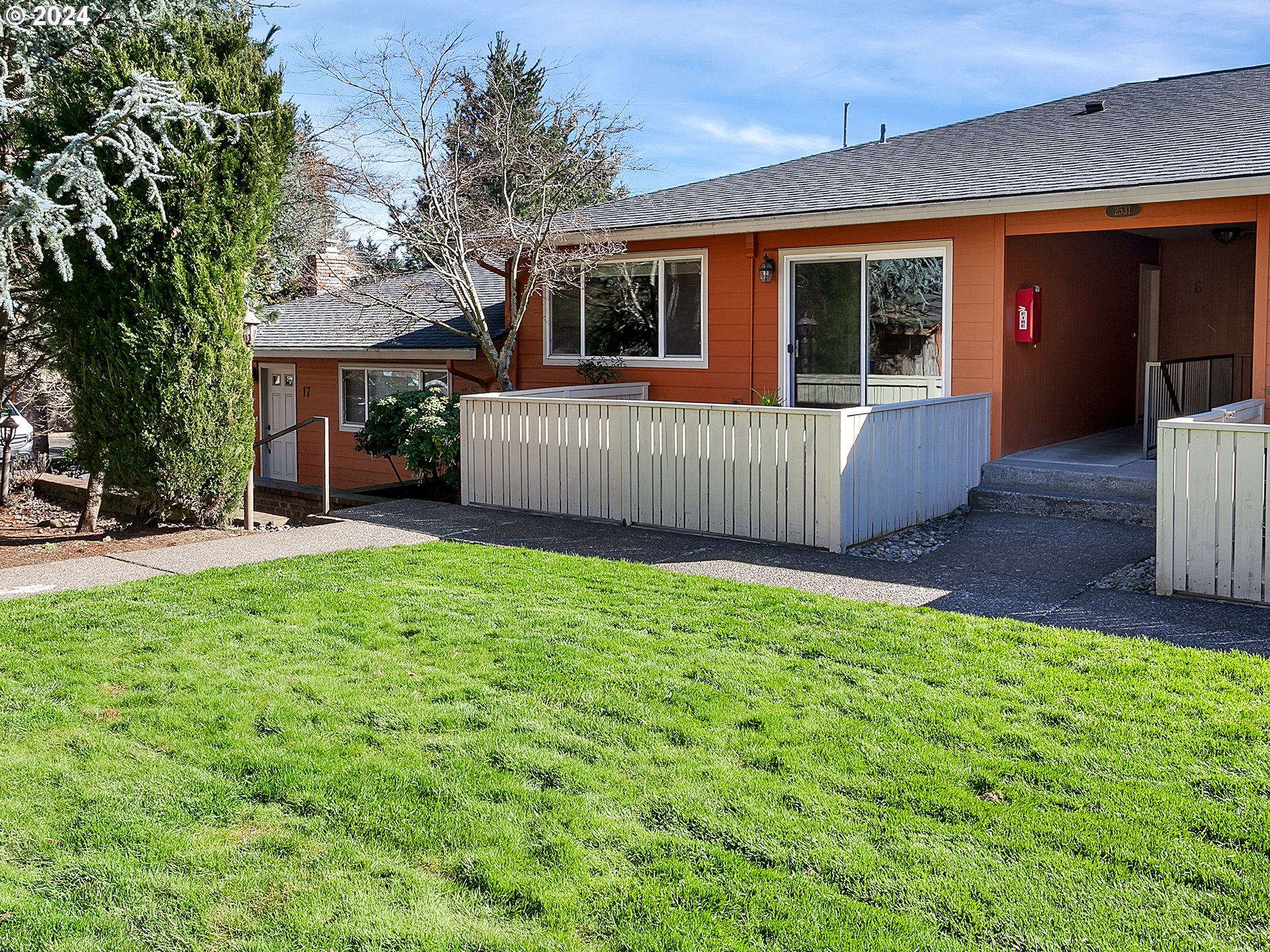 2531 Southwest Spring Garden Street, Unit 16 Portland, OR 97219 - Photo 36 of 36 Gallery Image 36