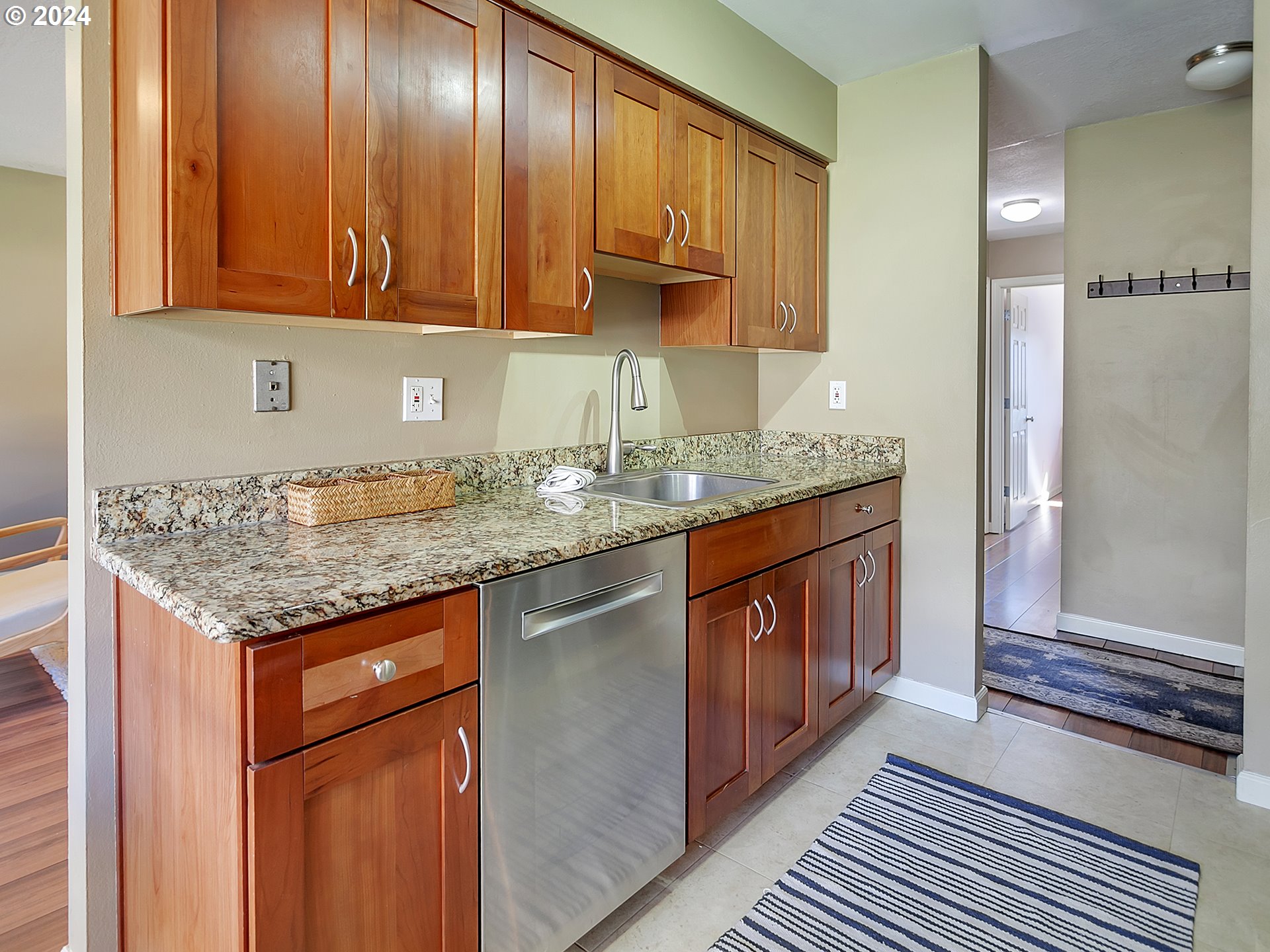 2531 Southwest Spring Garden Street, Unit 16 Portland, OR 97219 - Photo 9 of 36 Gallery Image 9