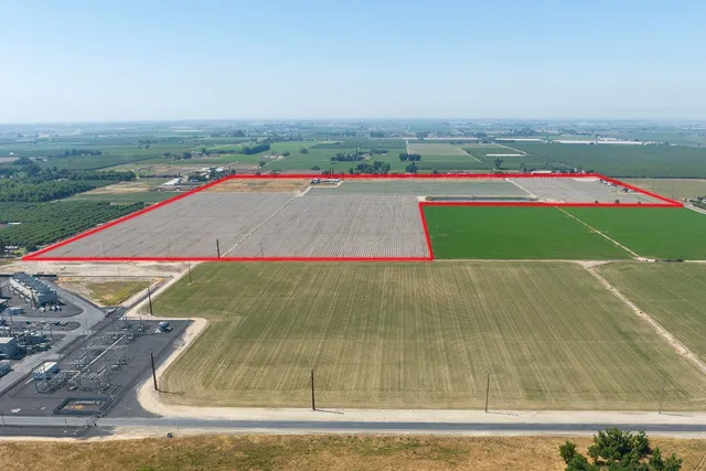 an aerial view of a tennis court