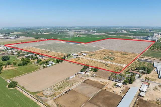 an aerial view of a tennis court