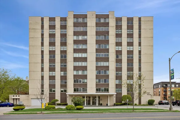 $230,000 | 141 North La Grange Road, Unit 903, La Grange, IL 60525