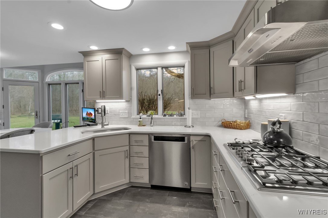 9005 Cliffside Drive Clarence, NY 14031 - Photo 8 of 45