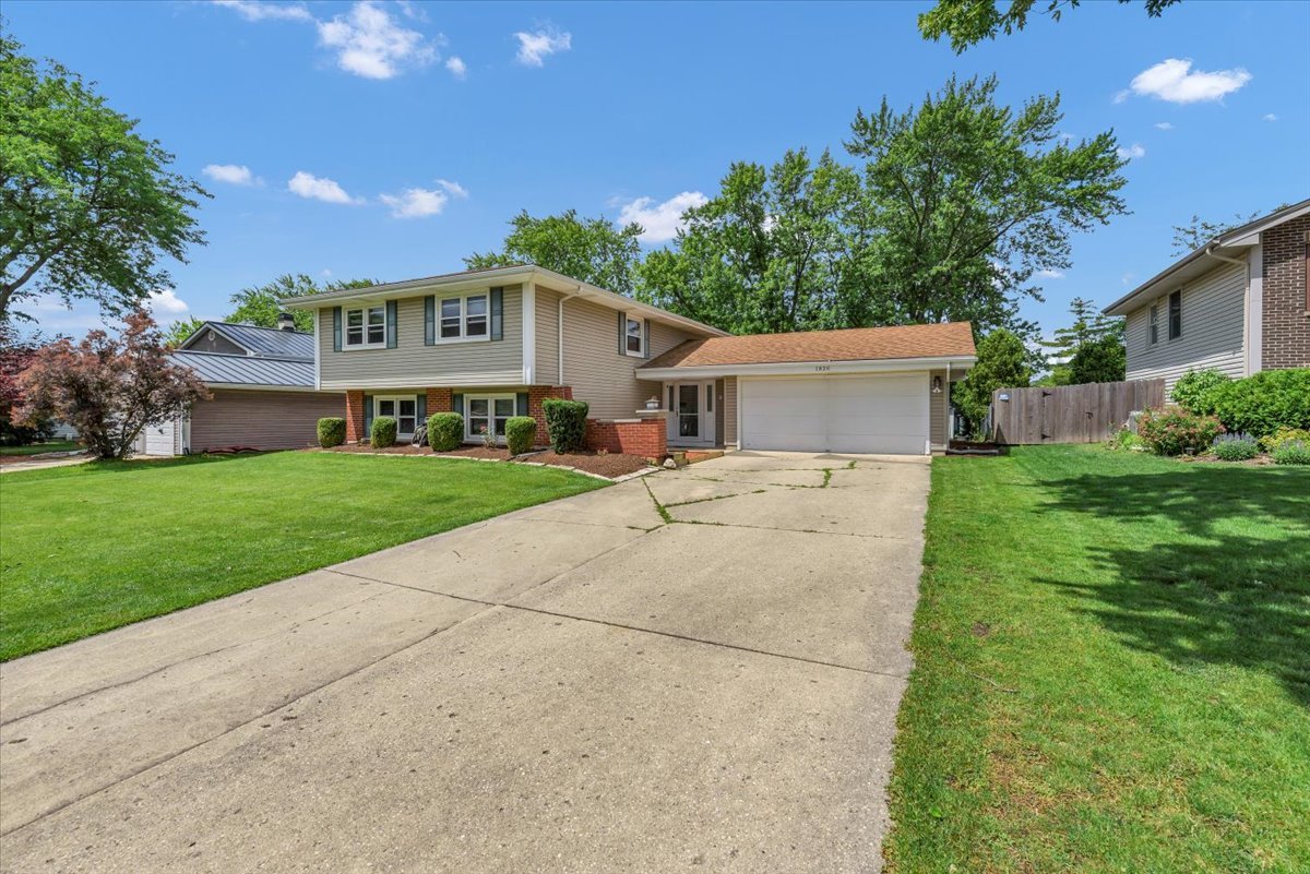 1820 Claremont Road Hoffman Estates, IL 60169 - Photo 2 of 33