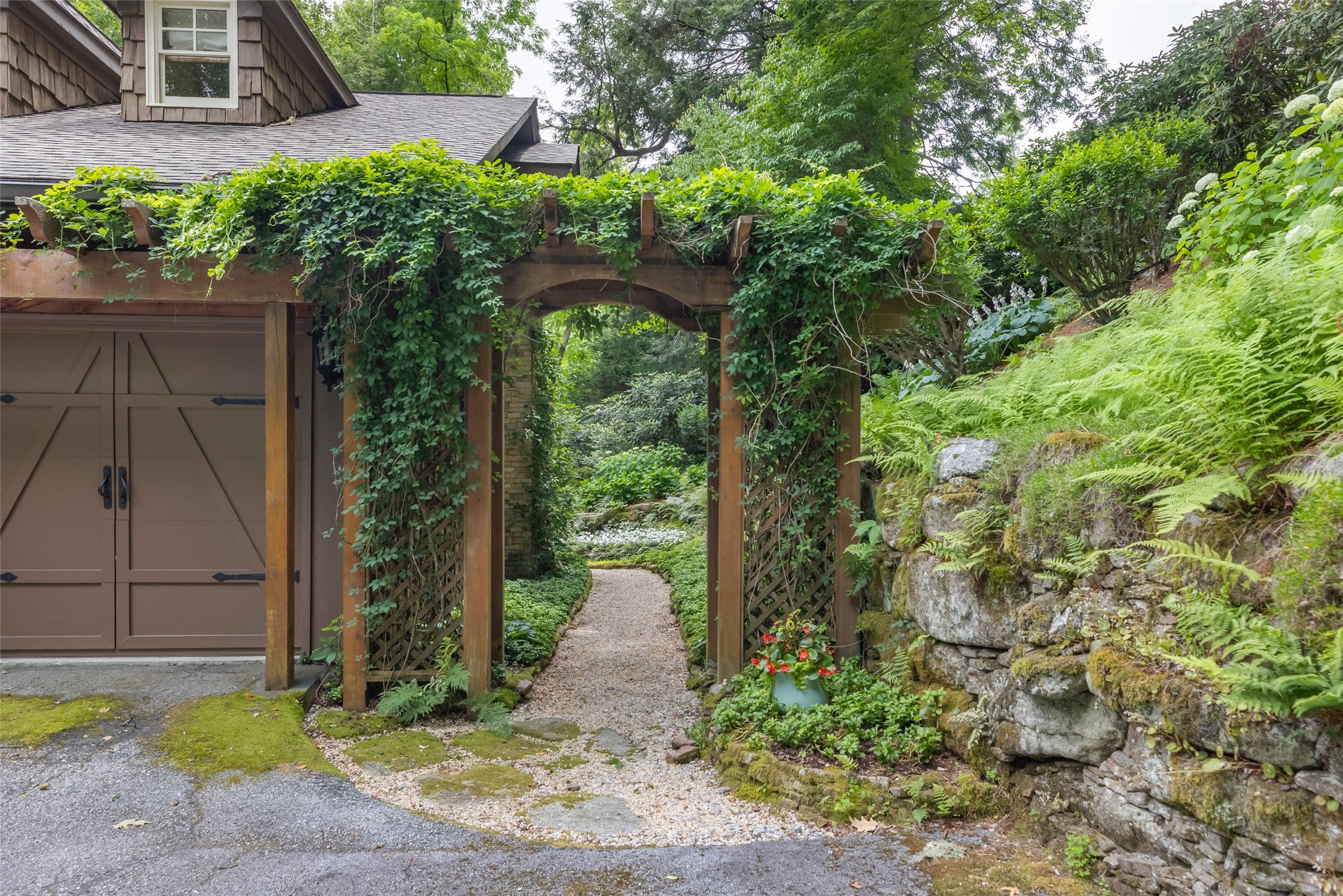244 Satulah Road Highlands, NC 28741 - Photo 3 of 27 Gallery Image 3