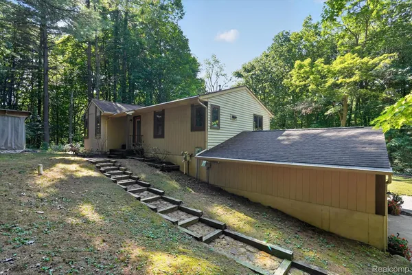 $329,900 | 5361 Clark Road, Bath, MI 48808