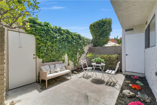 $1,080,000 | 27925 Ridgebluff Court, Rancho Palos Verdes, CA 90275