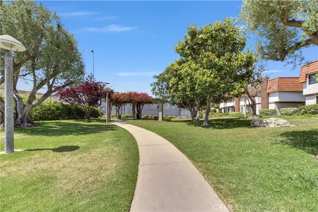 $1,080,000 | 27925 Ridgebluff Court, Rancho Palos Verdes, CA 90275