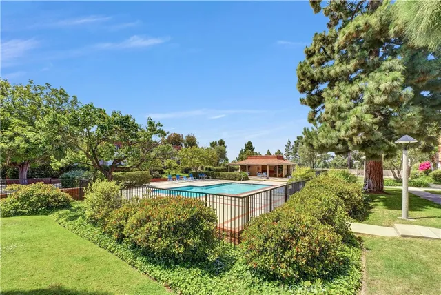 $1,080,000 | 27925 Ridgebluff Court, Rancho Palos Verdes, CA 90275