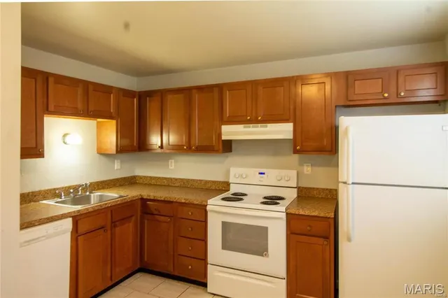 $895 | 313 Mt Everest Drive, Unit C, Fenton, MO 63026