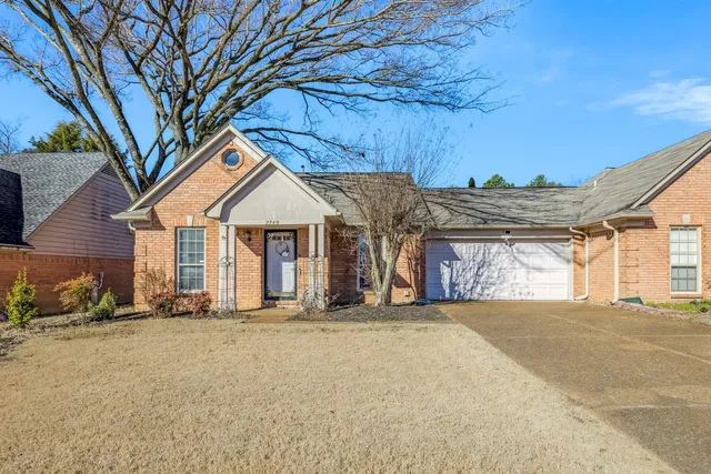 $220,000 | 2749 Colonial Towers Drive, Memphis, TN 38016
