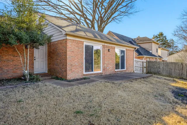 $220,000 | 2749 Colonial Towers Drive, Memphis, TN 38016