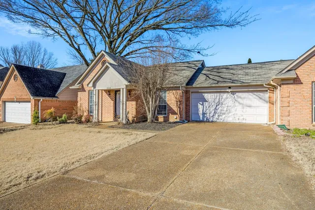 $220,000 | 2749 Colonial Towers Drive, Memphis, TN 38016