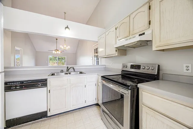 $220,000 | 2749 Colonial Towers Drive, Memphis, TN 38016