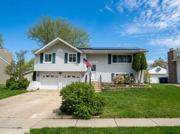 $469,900 | 630 Clover Lane, Schaumburg, IL 60193