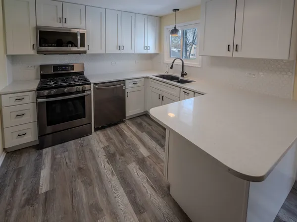 $469,900 | 630 Clover Lane, Schaumburg, IL 60193