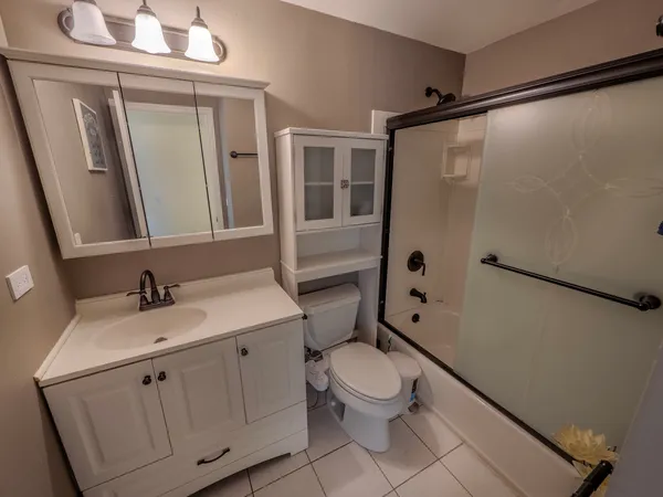 $469,900 | 630 Clover Lane, Schaumburg, IL 60193