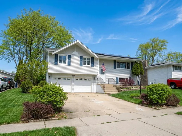 $469,900 | 630 Clover Lane, Schaumburg, IL 60193