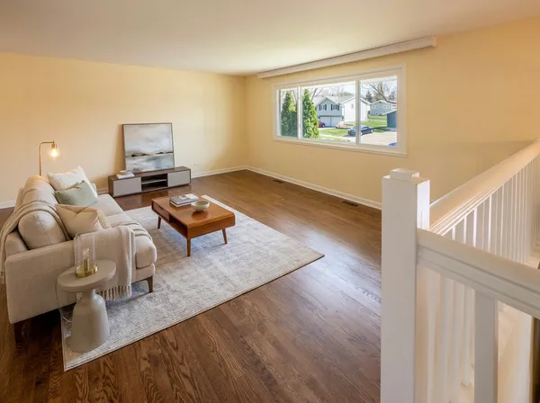 $469,900 | 630 Clover Lane, Schaumburg, IL 60193