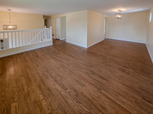 $469,900 | 630 Clover Lane, Schaumburg, IL 60193