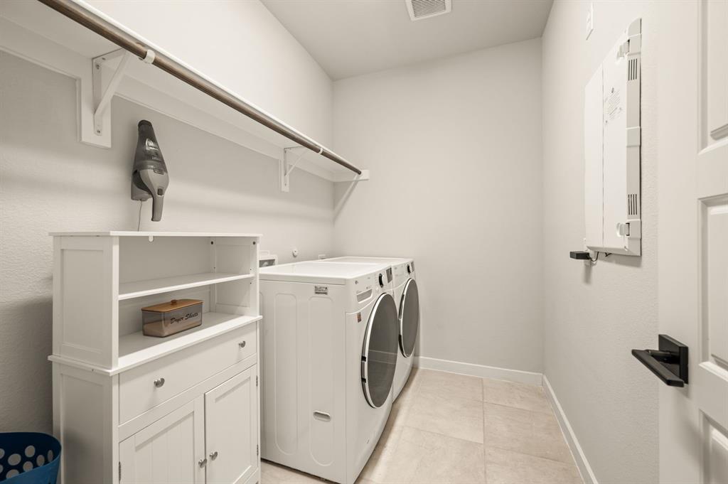 417 Ardsley Lane Forney, TX 75126 - Photo 16 of 31 a utility room with dryer and washer