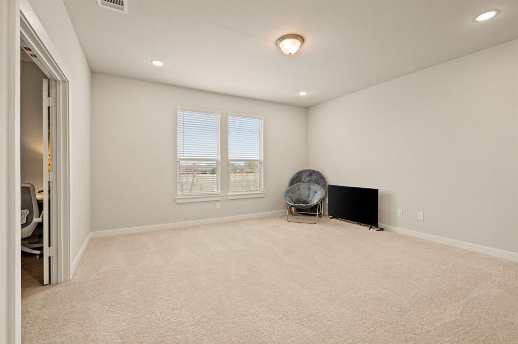 417 Ardsley Lane Forney, TX 75126 - Photo 19 of 31 an empty room with windows and closet