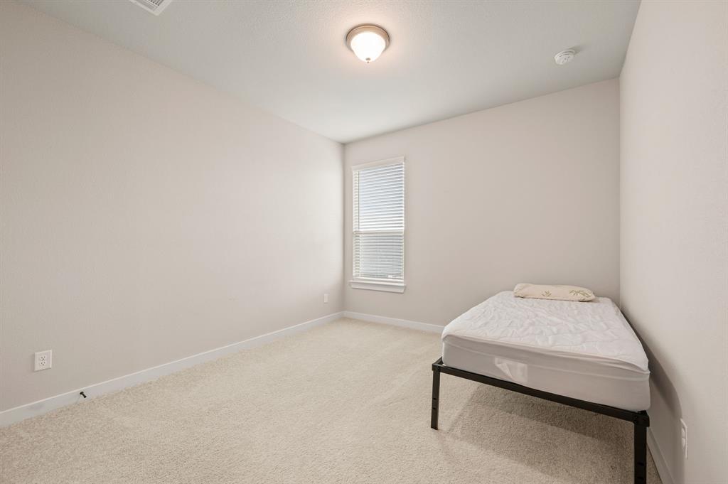 417 Ardsley Lane Forney, TX 75126 - Photo 23 of 31 a room with a table and a chair