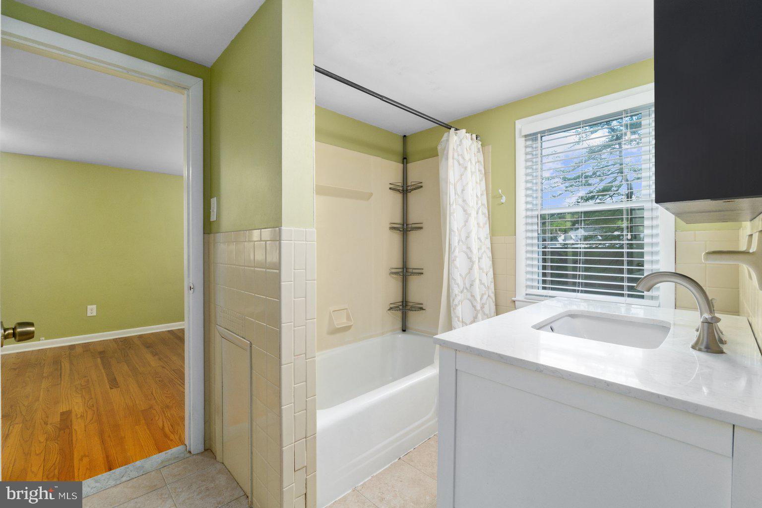511 Warren Road Cockeysville, MD 21030 - Photo 16 of 37 Upstairs en suite bath