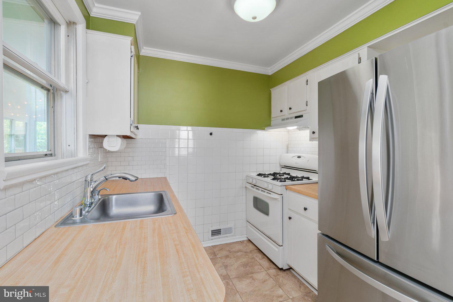 511 Warren Road Cockeysville, MD 21030 - Photo 7 of 37 Galley kitchen