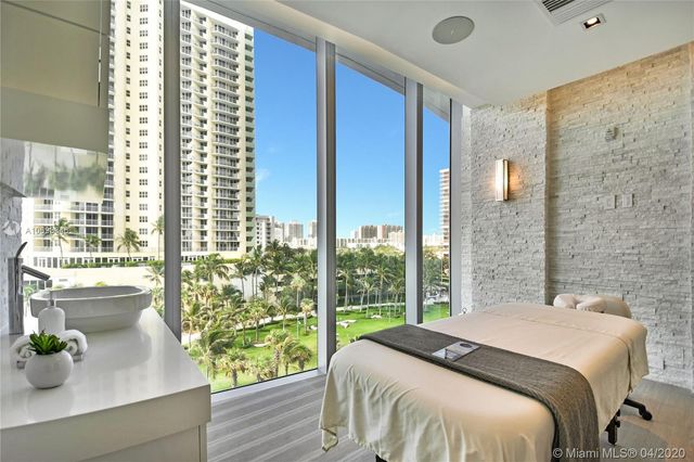 $1,750,000 | 17475 Collins Avenue, Unit 301, Sunny Isles Beach, FL 33160