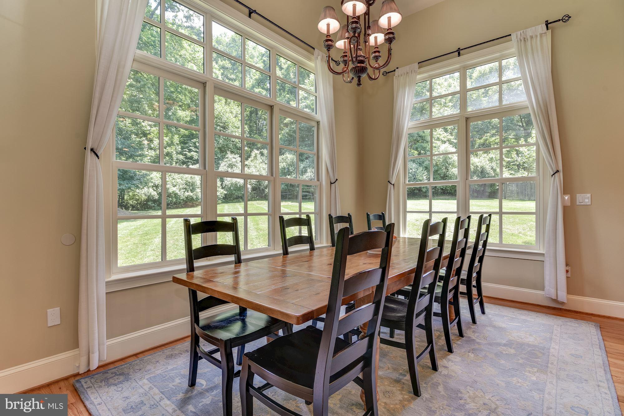 13300 Query Mill Road North Potomac, MD 20878 - Photo 11 of 30 Breakfast rm features many windows!