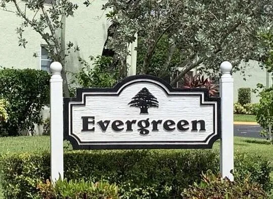 a sign that is sitting on a brick wall