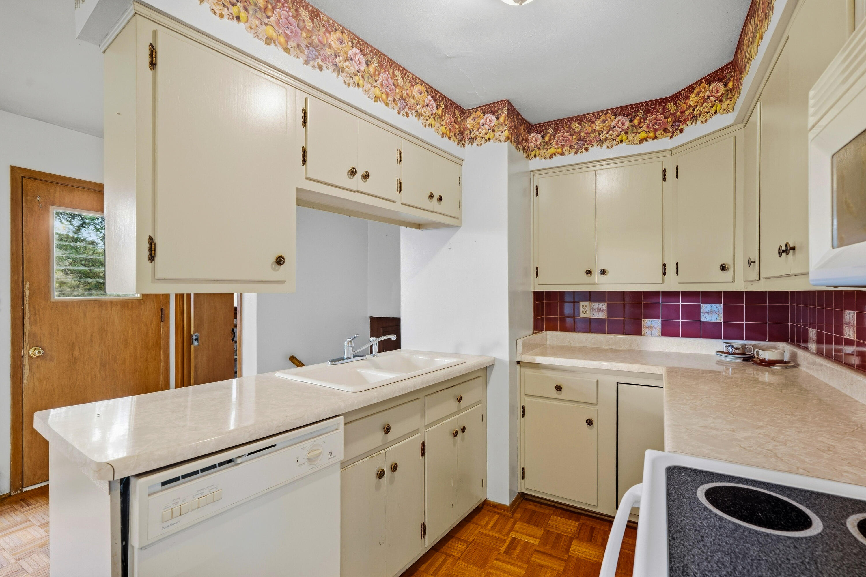 4703 7 Mile Road Caledonia, WI 53402 - Photo 6 of 26 Kitchen