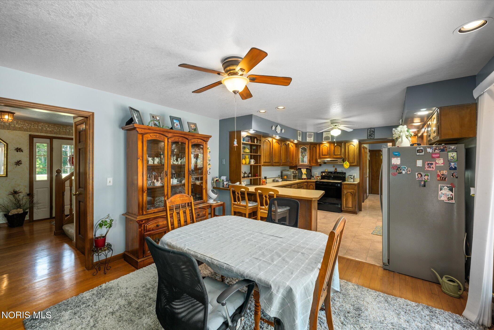 1453 South Wynn Road Oregon, OH 43616 - Photo 16 of 58 Dining area