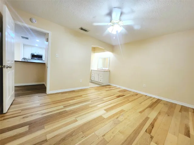 $1,950 | 322 Windward, League City, TX 77573