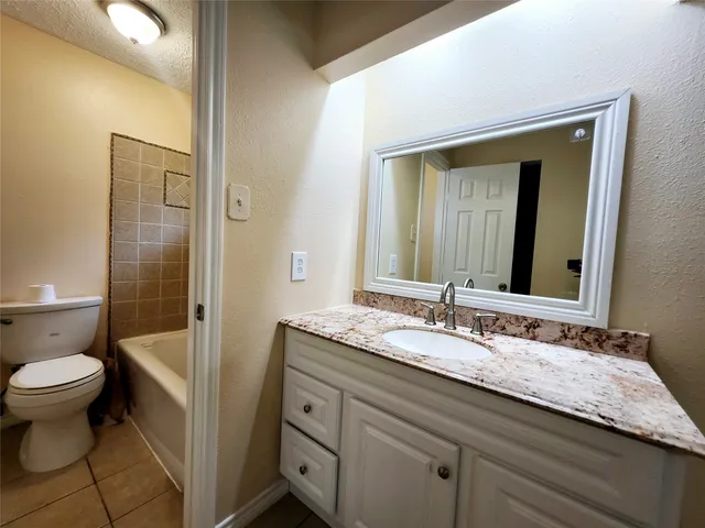 $2,100 | 322 Windward, League City, TX 77573