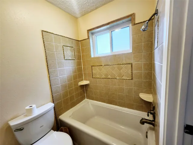 $1,950 | 322 Windward, League City, TX 77573