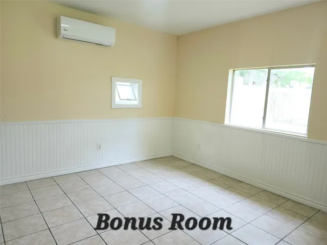 $2,100 | 322 Windward, League City, TX 77573