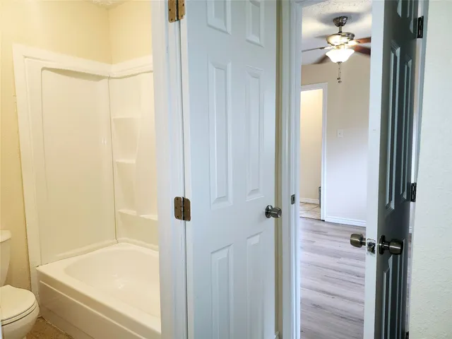 $2,100 | 322 Windward, League City, TX 77573