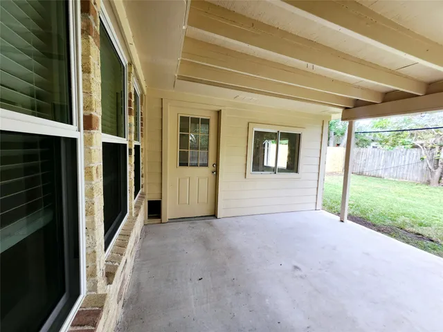 $2,100 | 322 Windward, League City, TX 77573