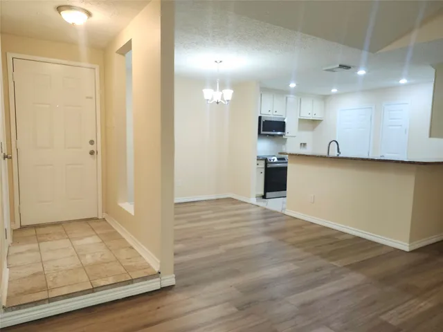 $1,950 | 322 Windward, League City, TX 77573