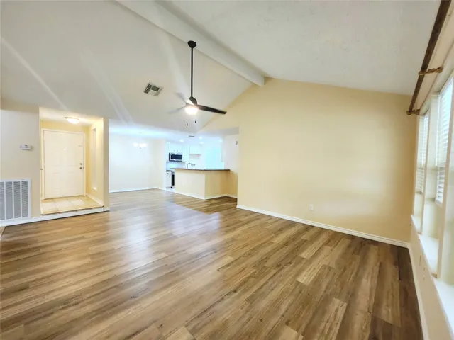 $2,100 | 322 Windward, League City, TX 77573