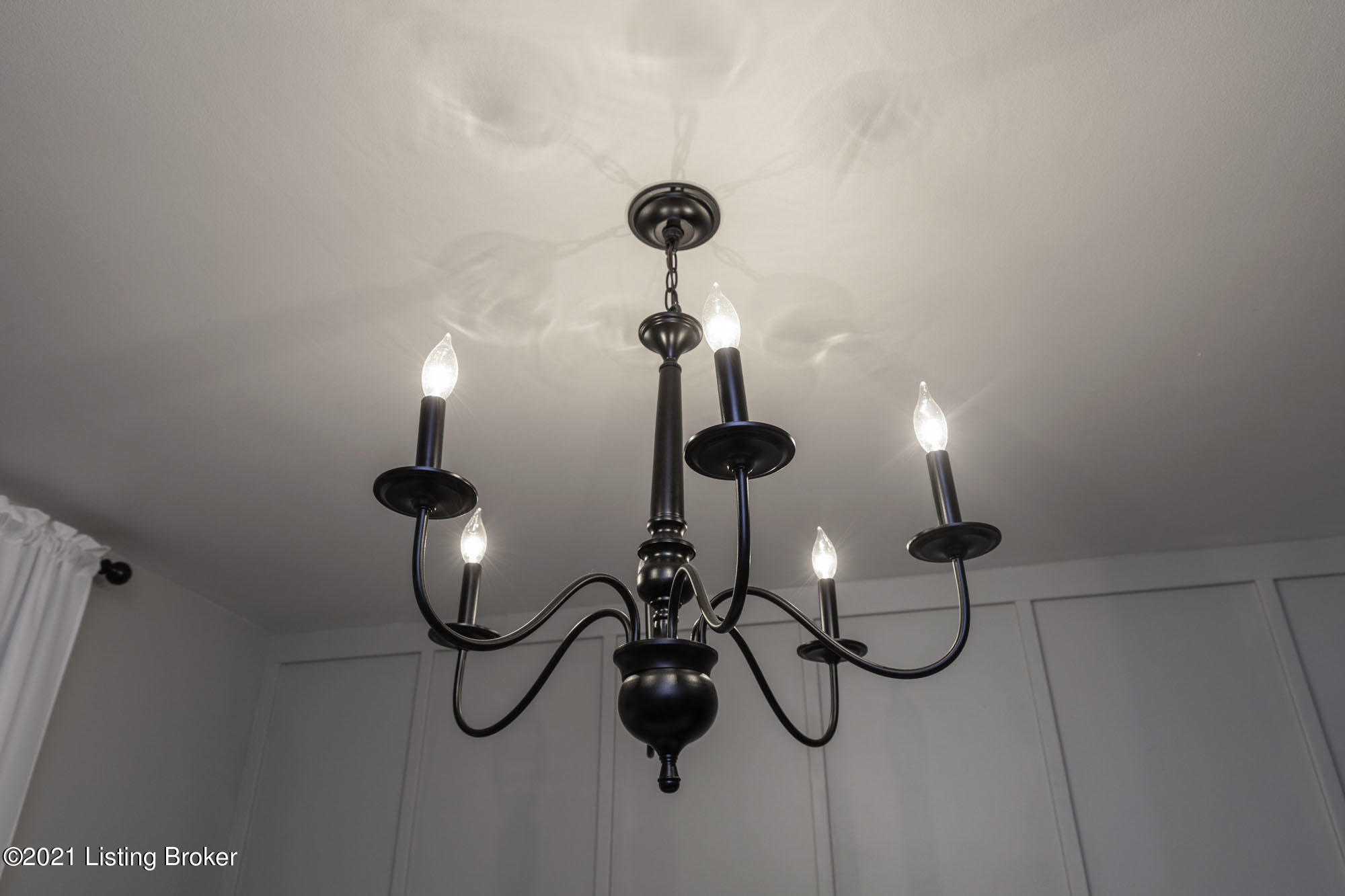 2107 Janlyn Road Jeffersontown, KY 40299 - Photo 10 of 53 Updated fixtures throughout