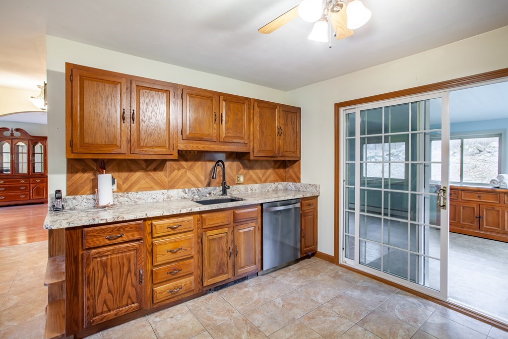 136 Allen Road Berlin, MA 01503 - Photo 9 of 39