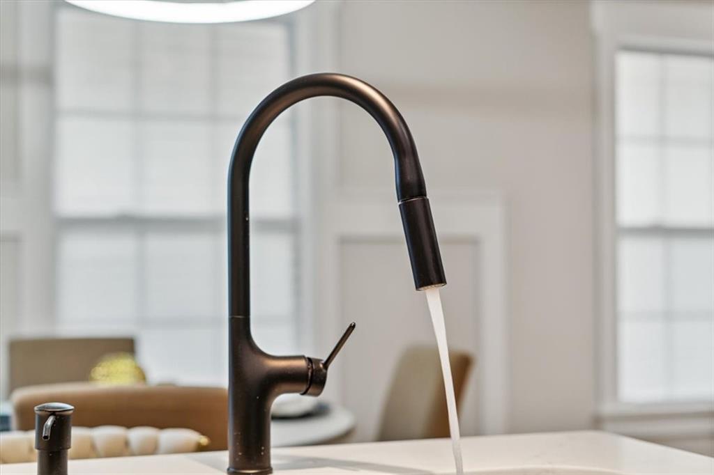 4203 Annistown Road Snellville, GA 30039 - Photo 8 of 32 a close view of light fixtures