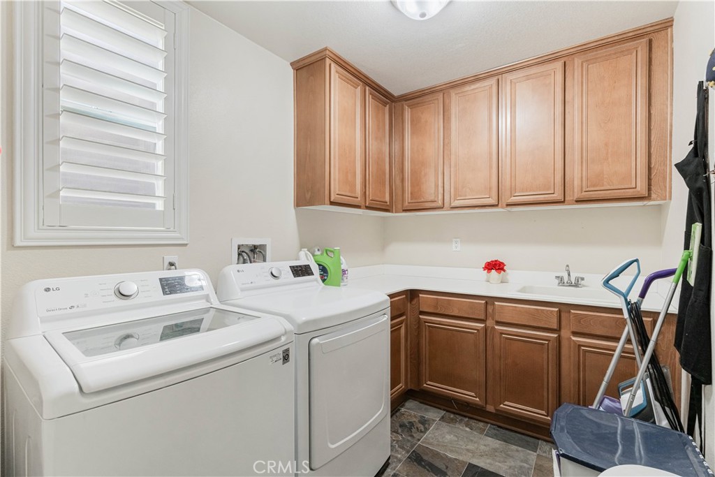 32016 Woodside Court Temecula, CA 92592 - Photo 27 of 40 a utility room with dryer and washer
