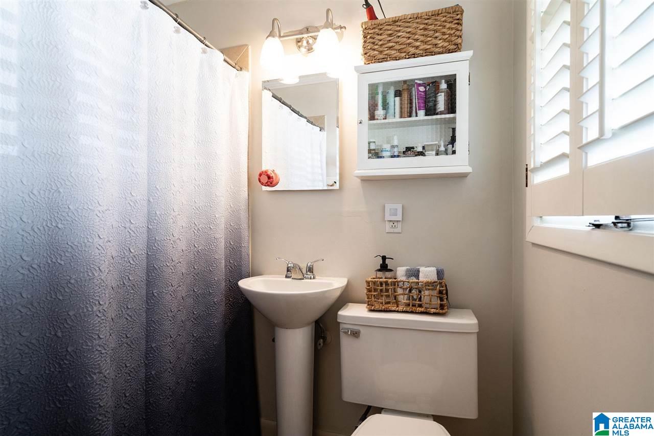 1304 Round Hill Road Birmingham, AL 35216 - Photo 12 of 19